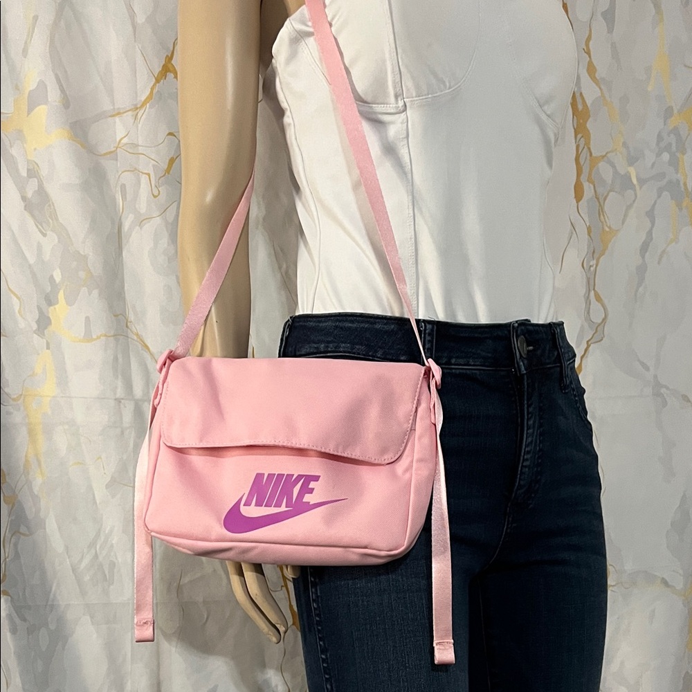 * Nike Sportswear Futura 365 women's 3L crossbody bag